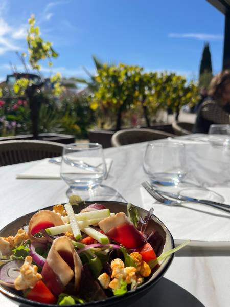 Salade du Wine Plat du jour Uzès Pont des Charettes Saint-Quentin la Poterie