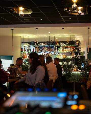 Soirée Live DJ Ambiance Festive autours de Planche à Partager